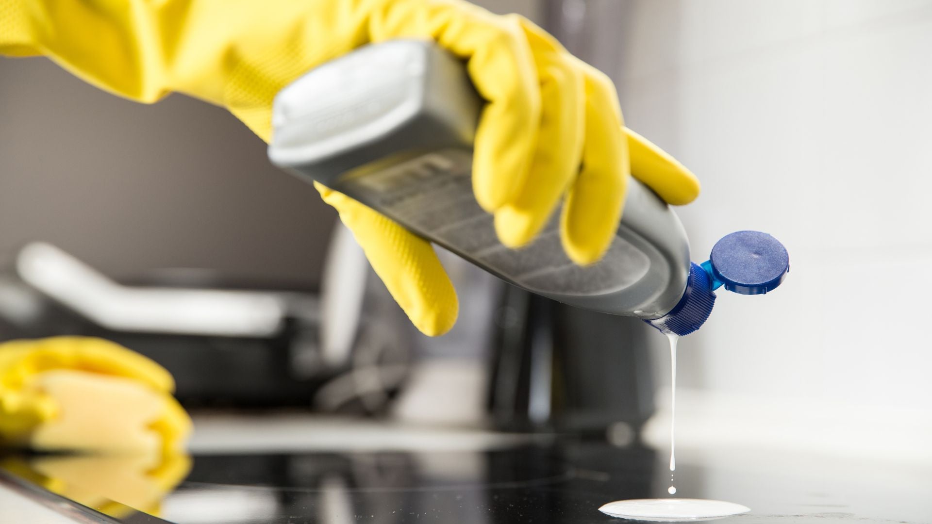 Cream cleaner for oven ceramic hob